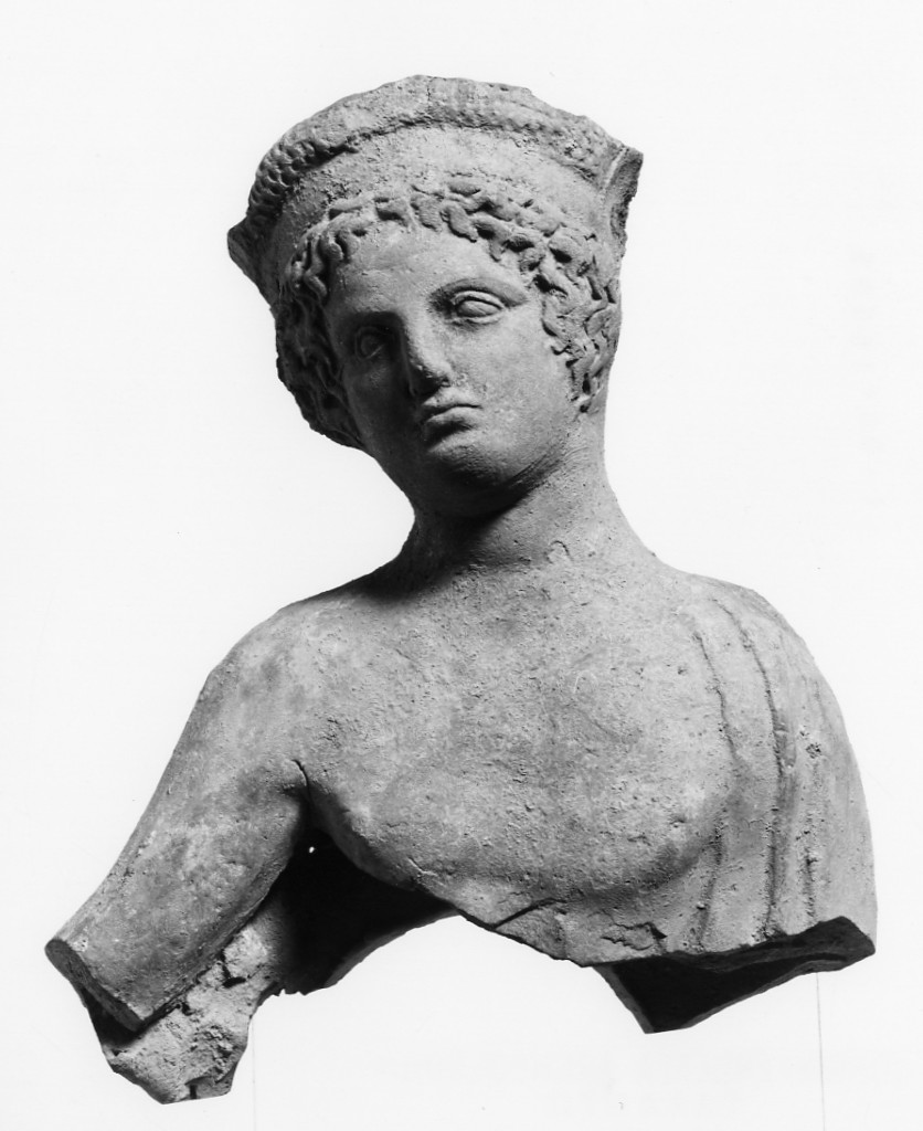 figura maschile recumbente (statuetta) - officina tarantina (inizio sec. IV a.C)