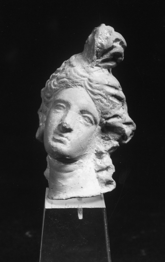 testa femminile - officina tarantina (sec. III a.C)