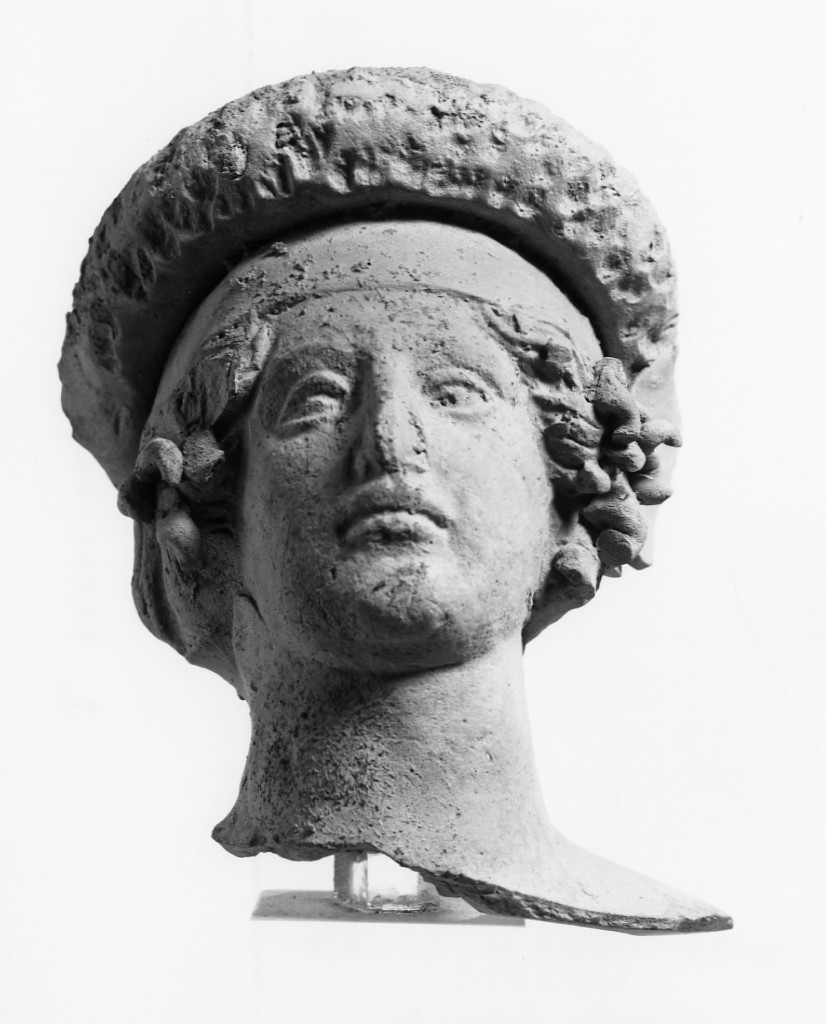 statuetta maschile - officina tarantina (seconda metà sec. IV a.C)