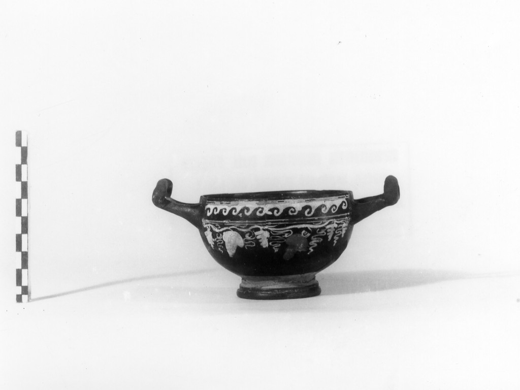 coppetta - fabbrica apula (seconda metà sec. IV a.C)