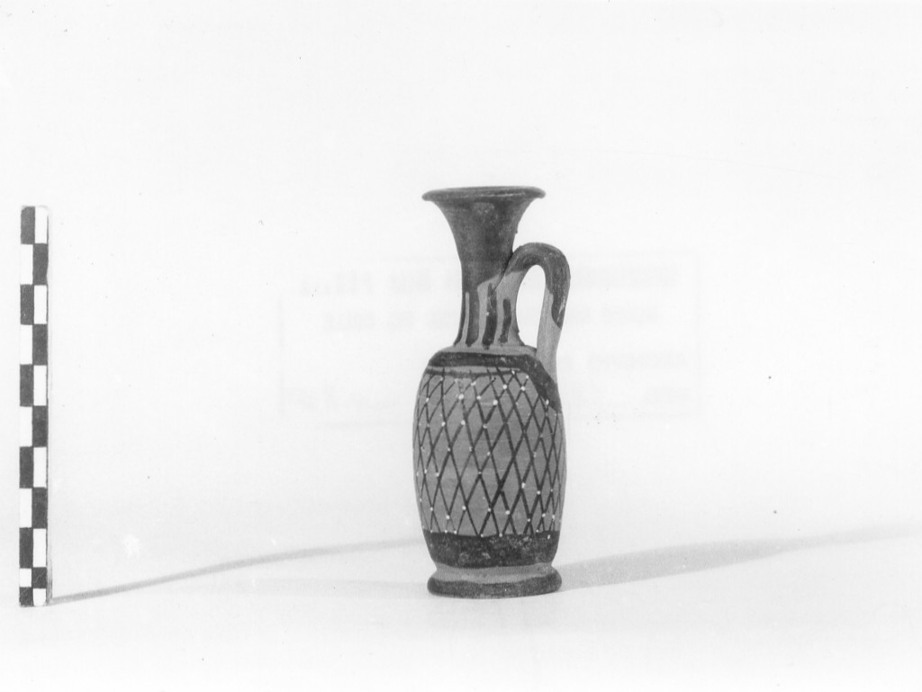 lekythos - fabbrica apula (seconda metà sec. IV a.C)