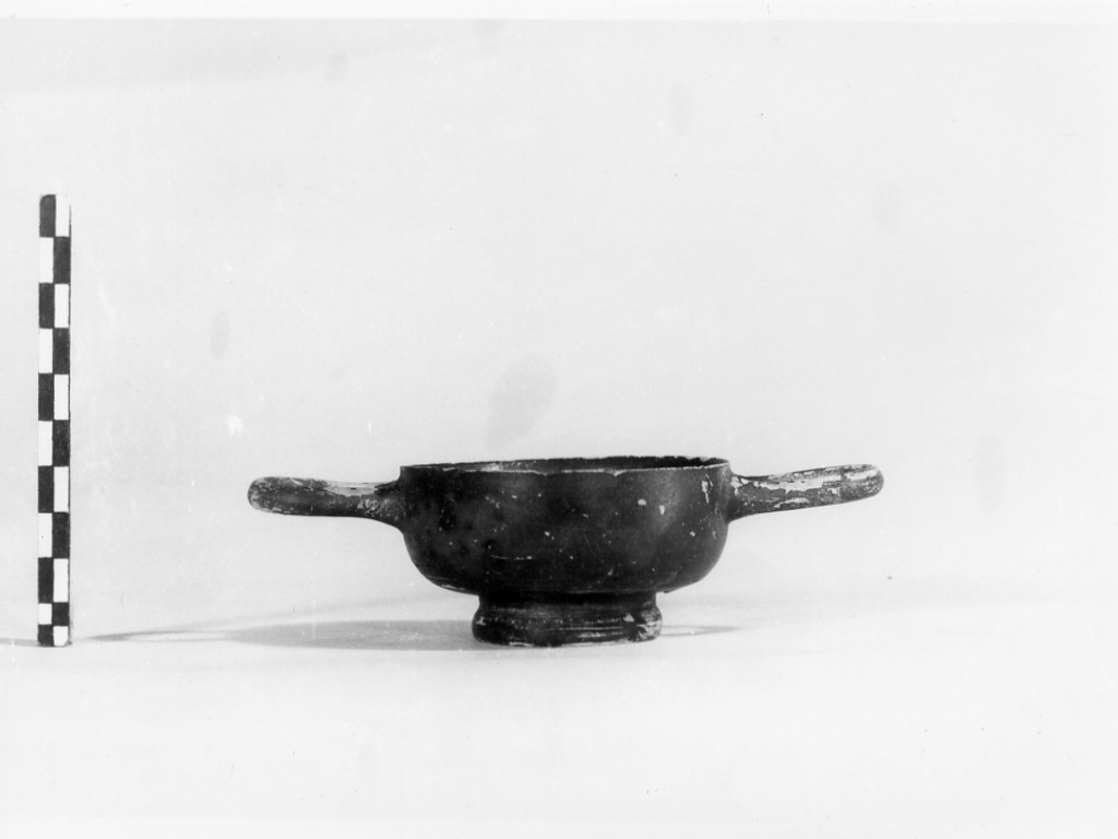 coppetta, Lamboglia, forma 42 B; Morel, tipo 4162 a3 - fabbrica apula (seconda metà sec. IV a.C)