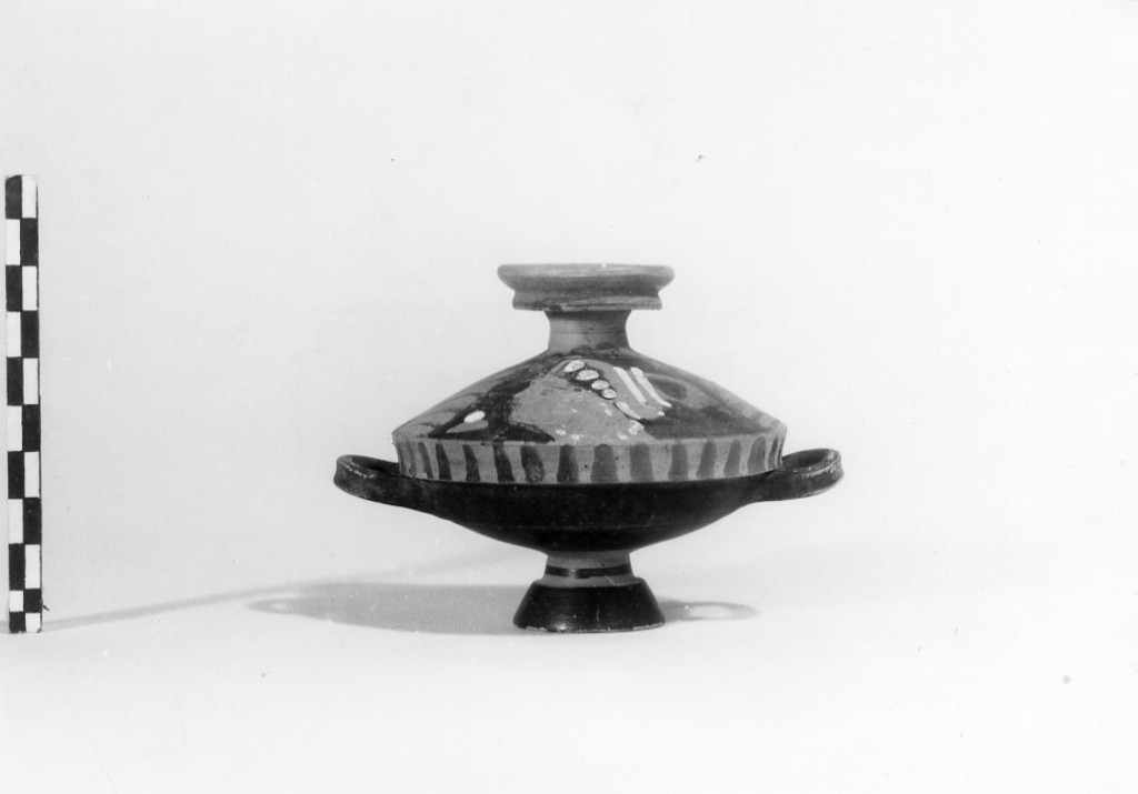 lekane, Morel, tipo 4713 - fabbrica apula (seconda metà sec. IV a.C)