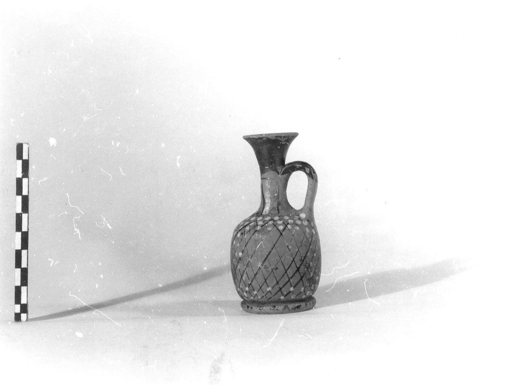 lekythos aryballica - fabbrica apula (seconda metà sec. IV a.C)