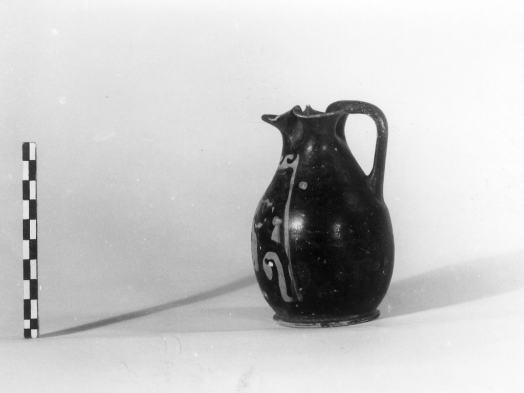 oinochoe a bocca trilobata, Trendall, forma 3 - fabbrica apula (seconda metà sec. IV a.C)