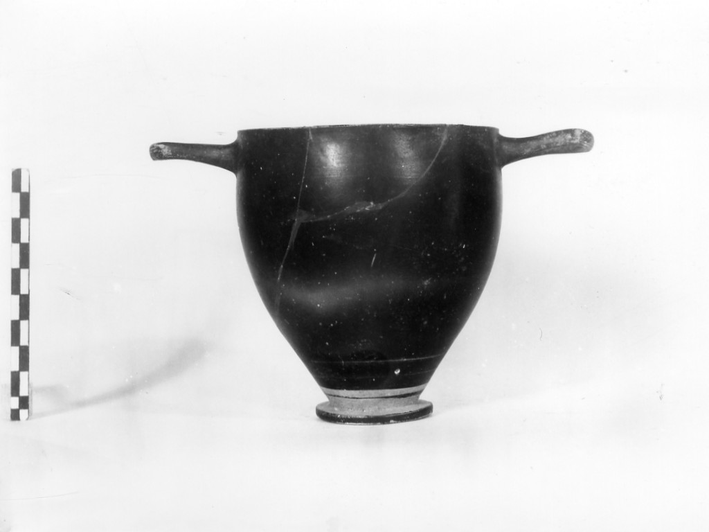 skyphos - fabbrica apula (sec. IV a.C)