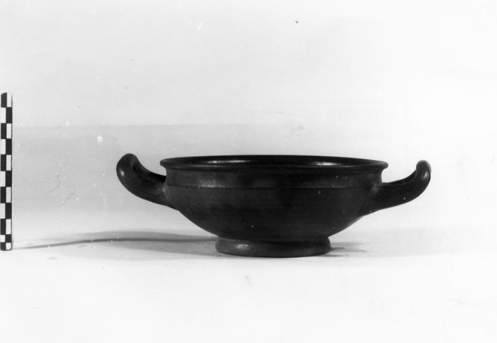 kylix - fabbrica coloniale (fine/ inizio secc. V - IV a.C)