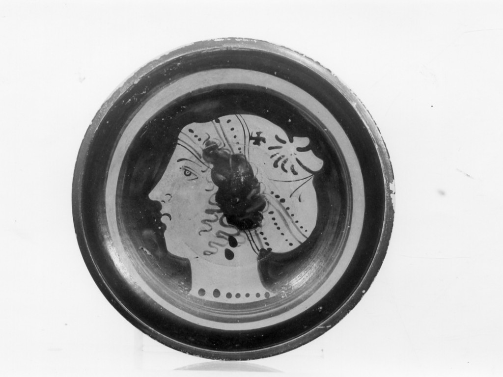 piatto - fabbrica apula (inizio sec. IV a.C)