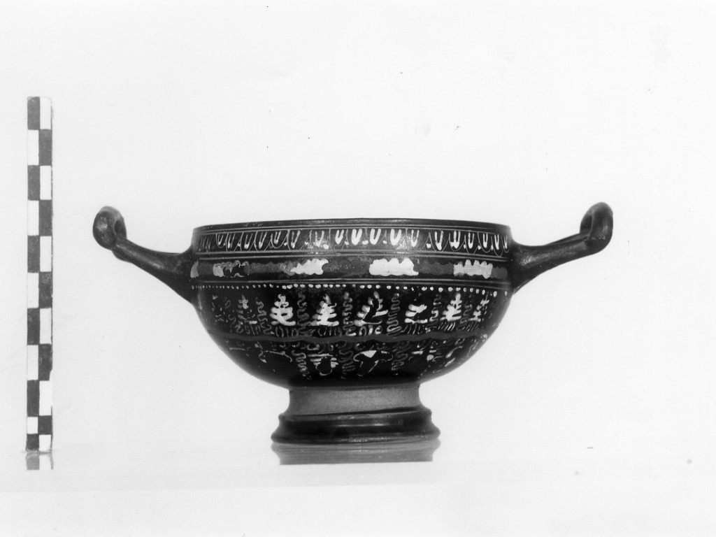 coppa biansata - fabbrica apula (sec. IV a.C)