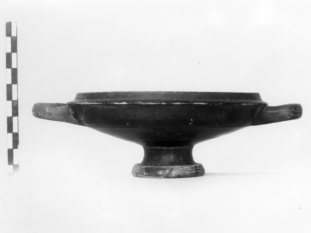 lekane/ coppa - fabbrica apula (seconda metà sec. IV a.C)