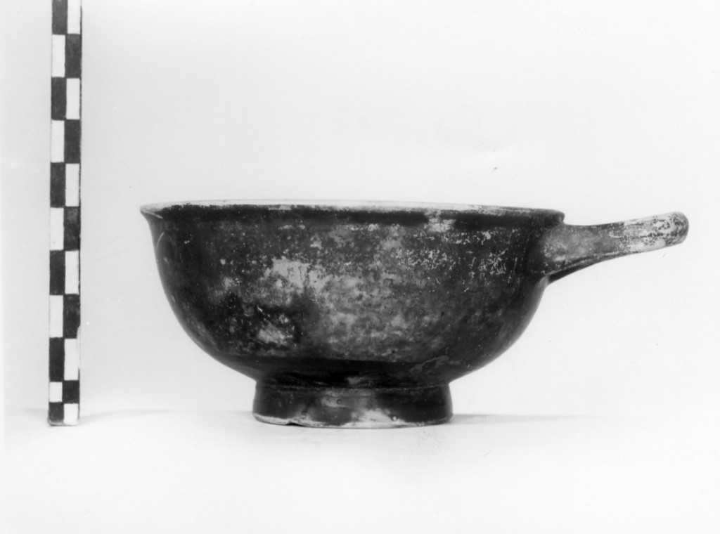 coppa - fabbrica apula (sec. IV a.C)