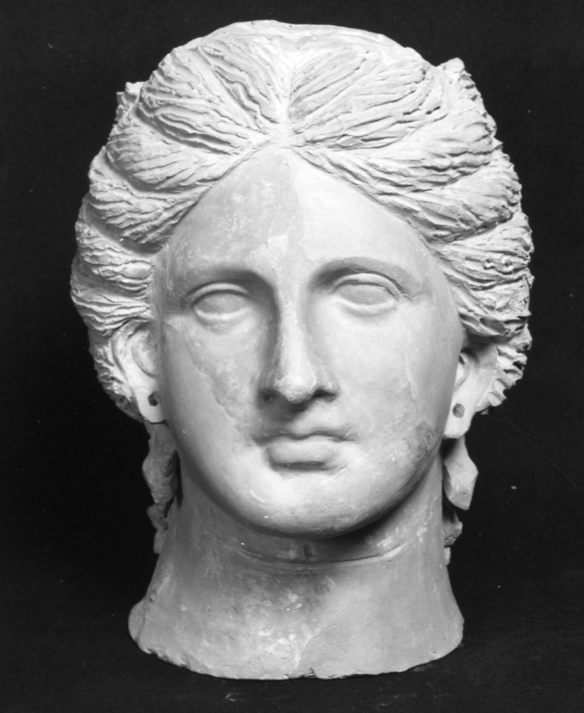 testa femminile - officina tarantina (secc. III a.C.-II a.C)