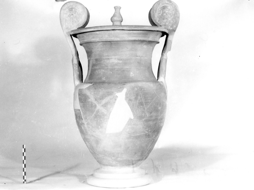 cratere a mascheroni con coperchio - produzione coloniale (fine sec. IV a.C)