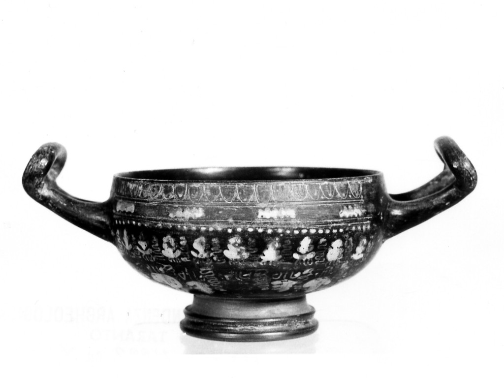 tazza skyphoide - produzione locale (sec. IV a.C)