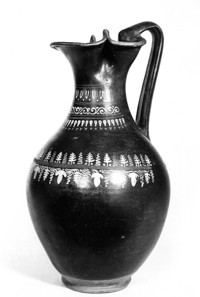 oinochoe a bocca trilobata - produzione apula (sec. III a.C)