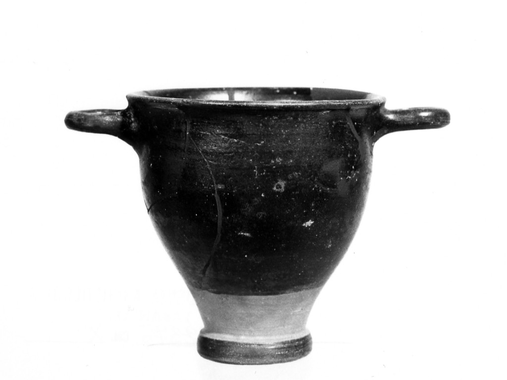 skyphos - produzione locale (fine sec. IV a.C)