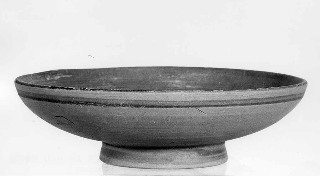 coppa - produzione locale (?) (sec. IV a.C)