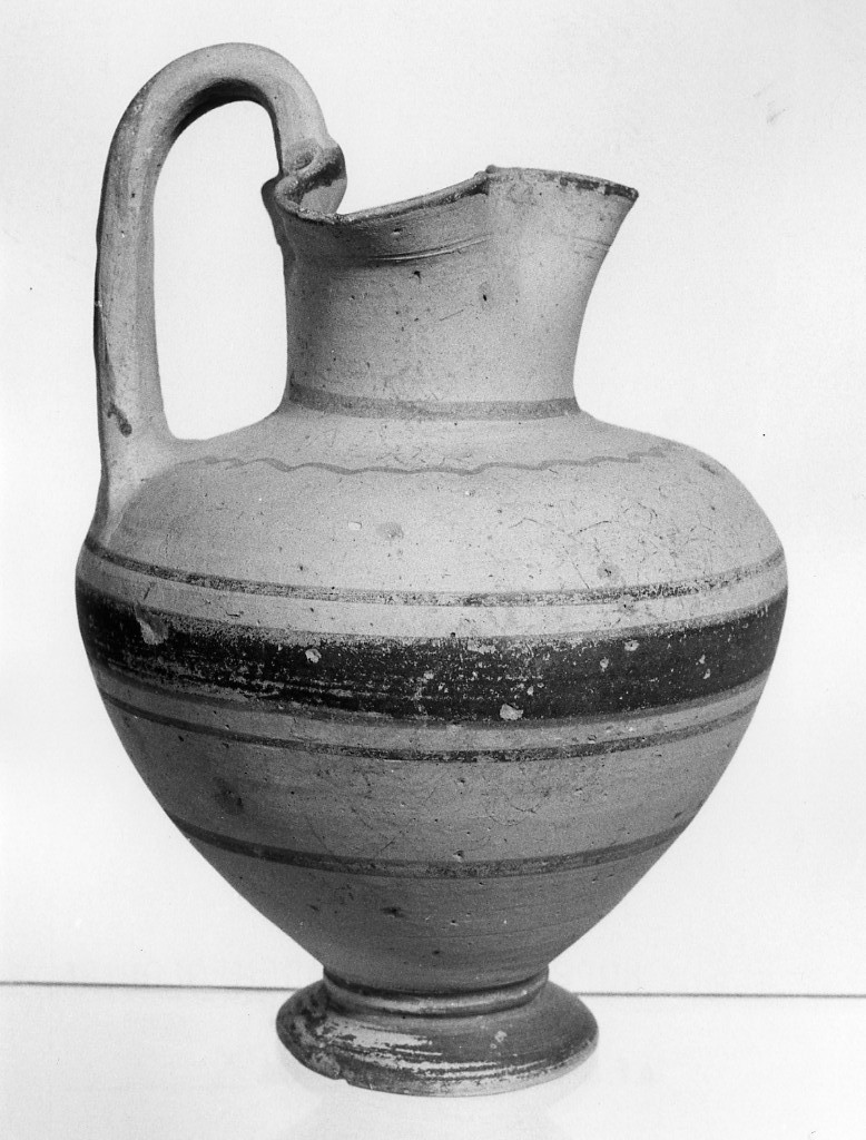 oinochoe a bocca trilobata - produzione locale (sec. IV a.C)