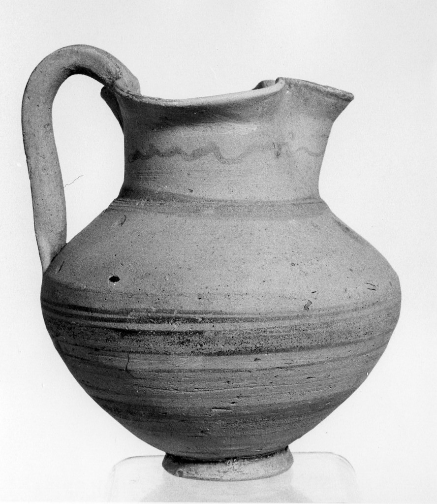 oinochoe a bocca trilobata - produzione locale (inizio sec. VI a.C)