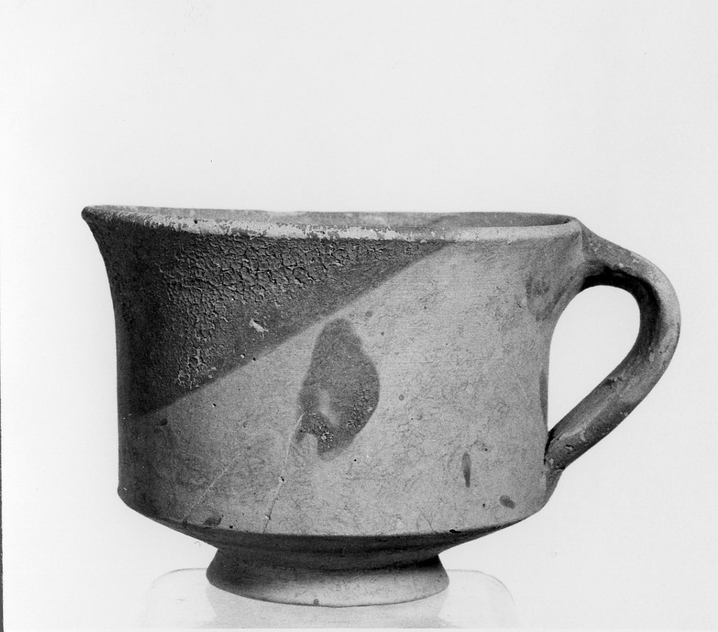 tazza - produzione locale (inizio sec. IV a.C)