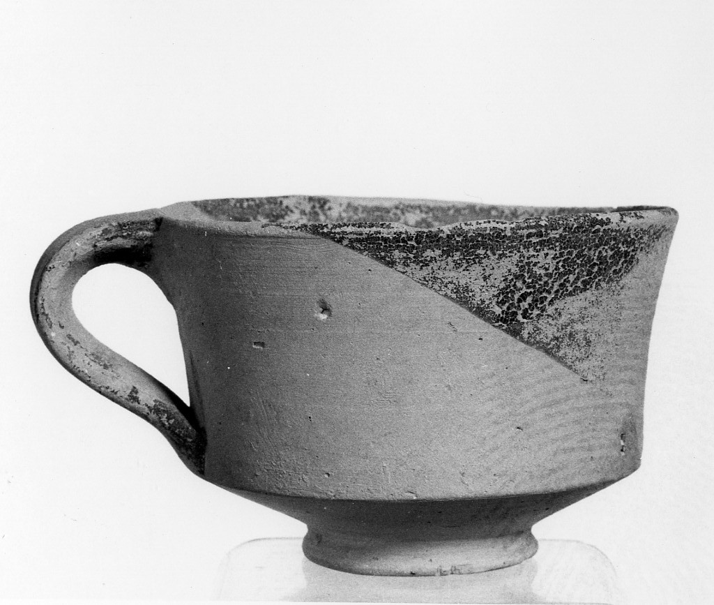 tazza - produzione locale (inizio sec. IV a.C)