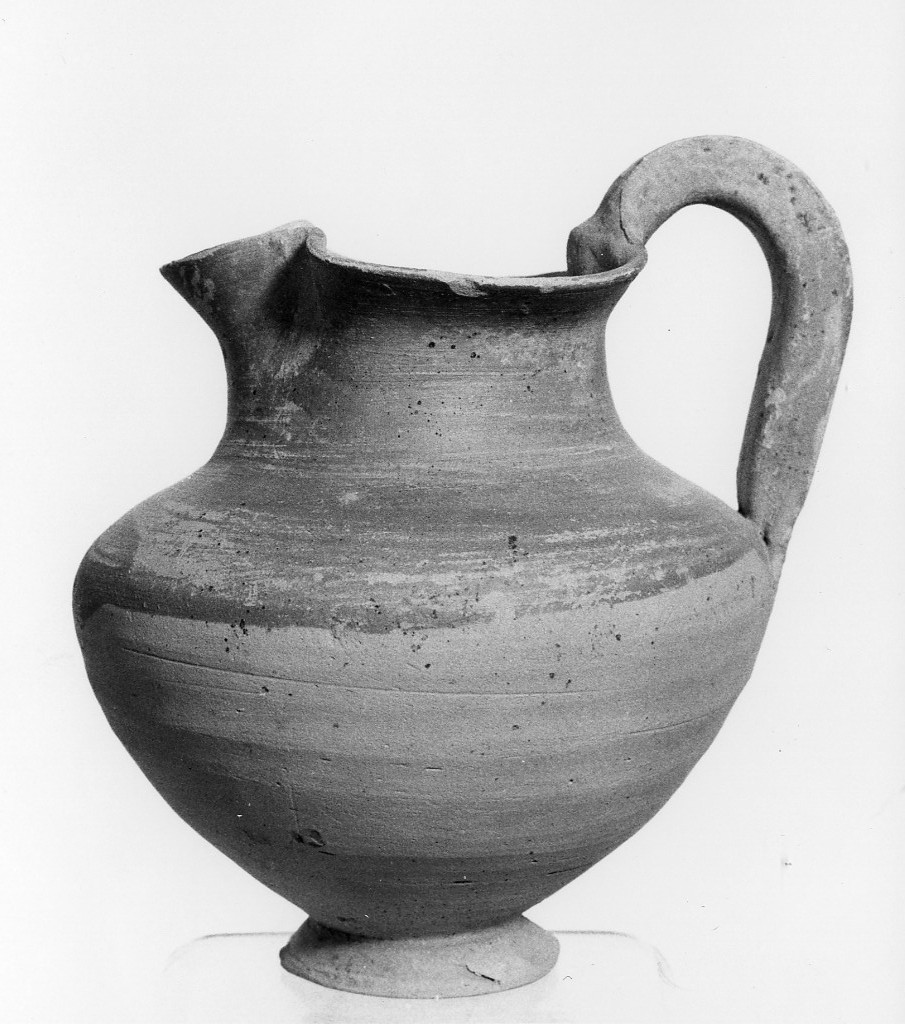 oinochoe a bocca trilobata - produzione locale (inizio sec. IV a.C)