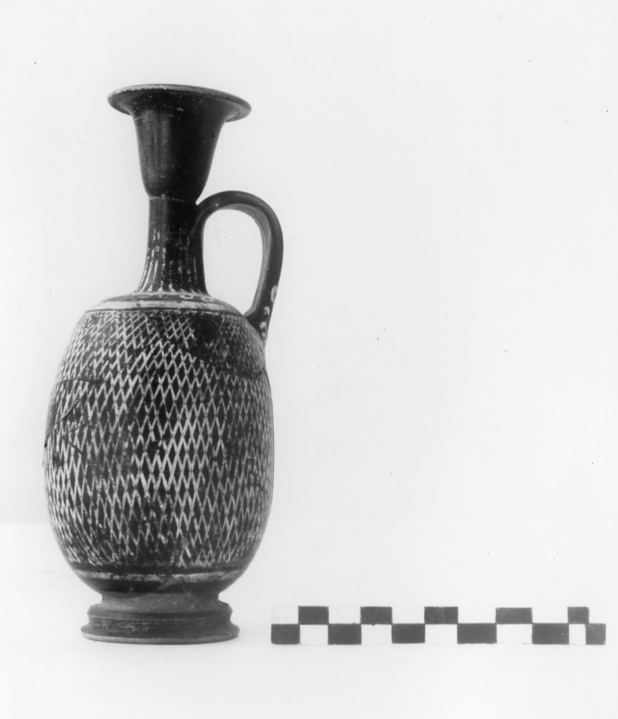 lekythos - produzione apula (fine/ inizio secc. IV/ III a.C)