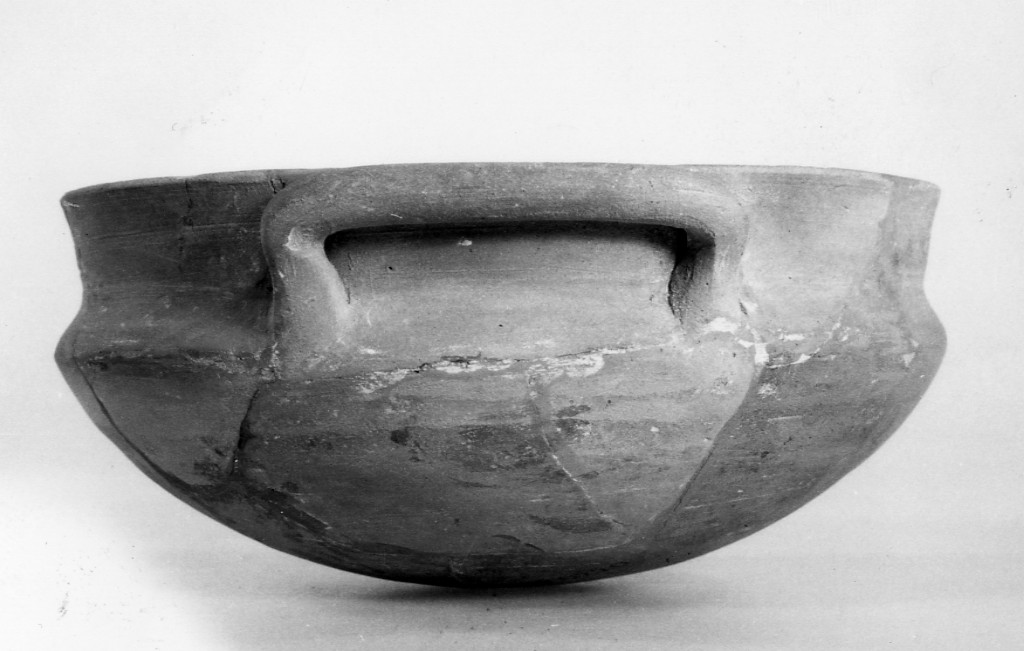 ciotola - ceramica tardo apula (fine sec. IV a.C)