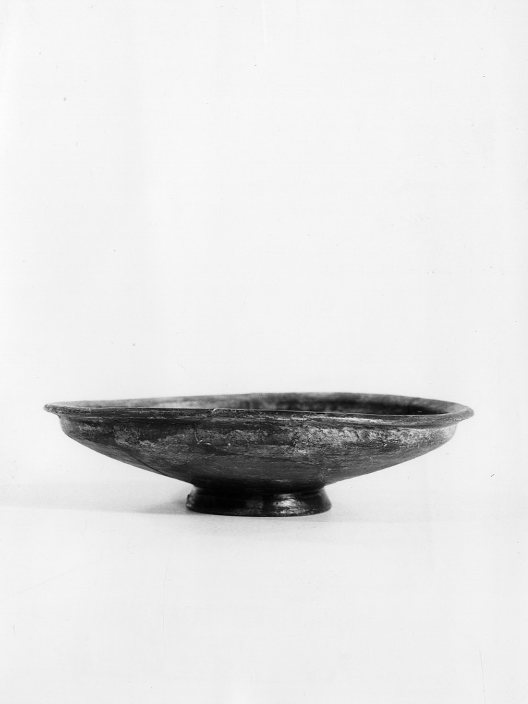 patera - fabbrica apula (seconda metà sec. IV a.C)