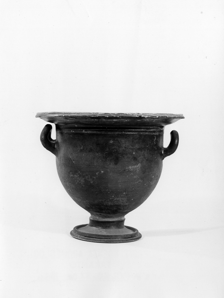 cratere a campana - produzione apula (seconda metà sec. IV a.C)