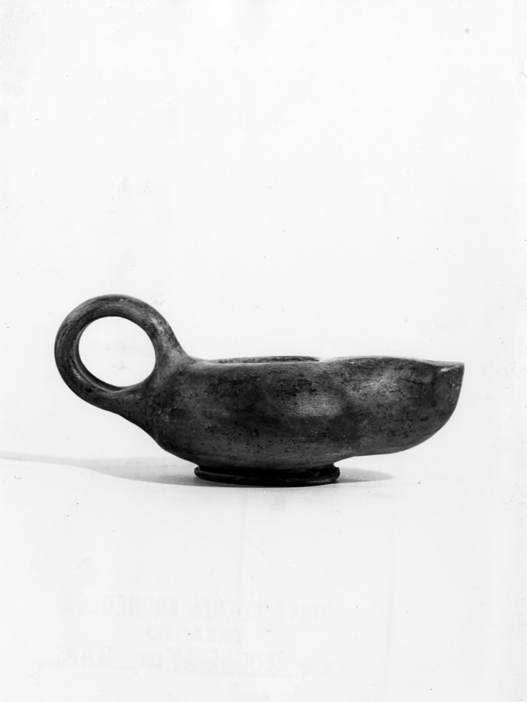 lucerna - fabbrica apula (sec. IV a.C)