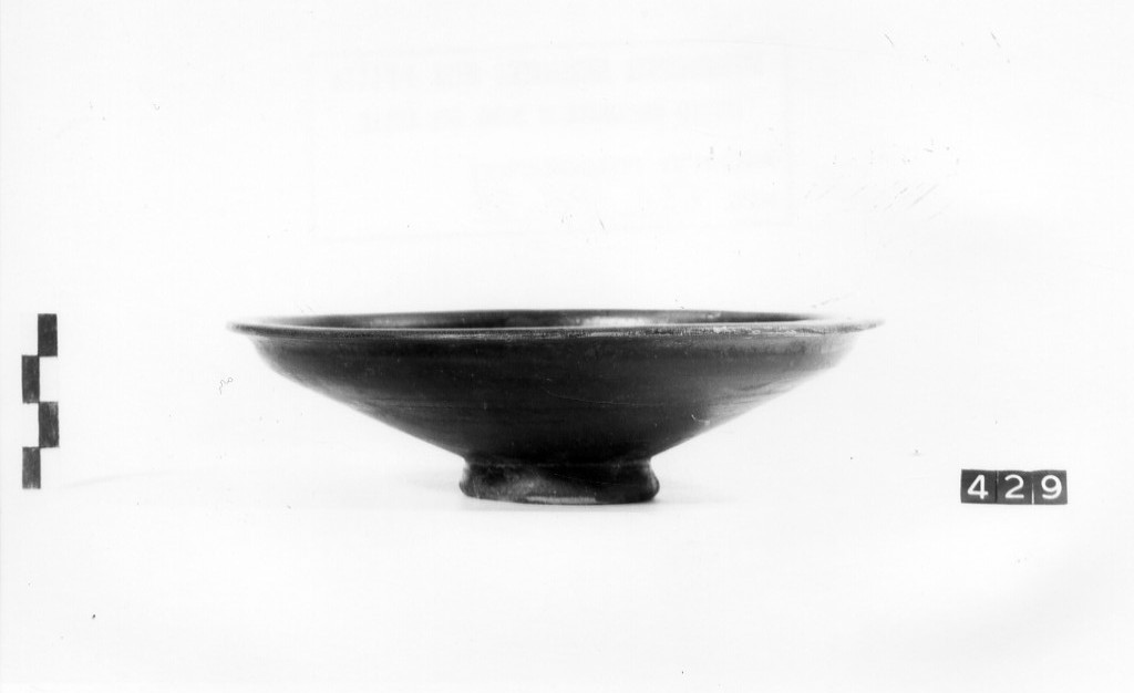 patera - fabbrica apula (ultimo quarto sec. IV a.C)