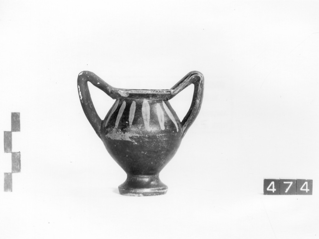 kantharos - fabbrica apula (seconda metà sec. IV a.C)