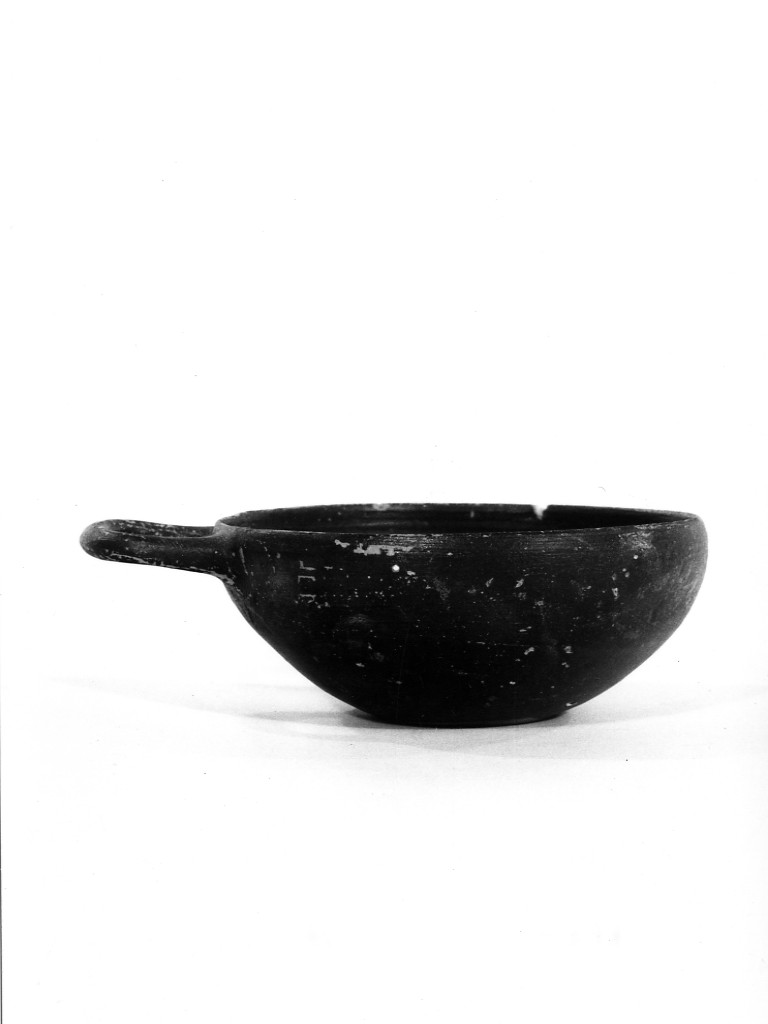 coppetta - fabbrica apula (fine/ inizio secc. VI-V a.C)