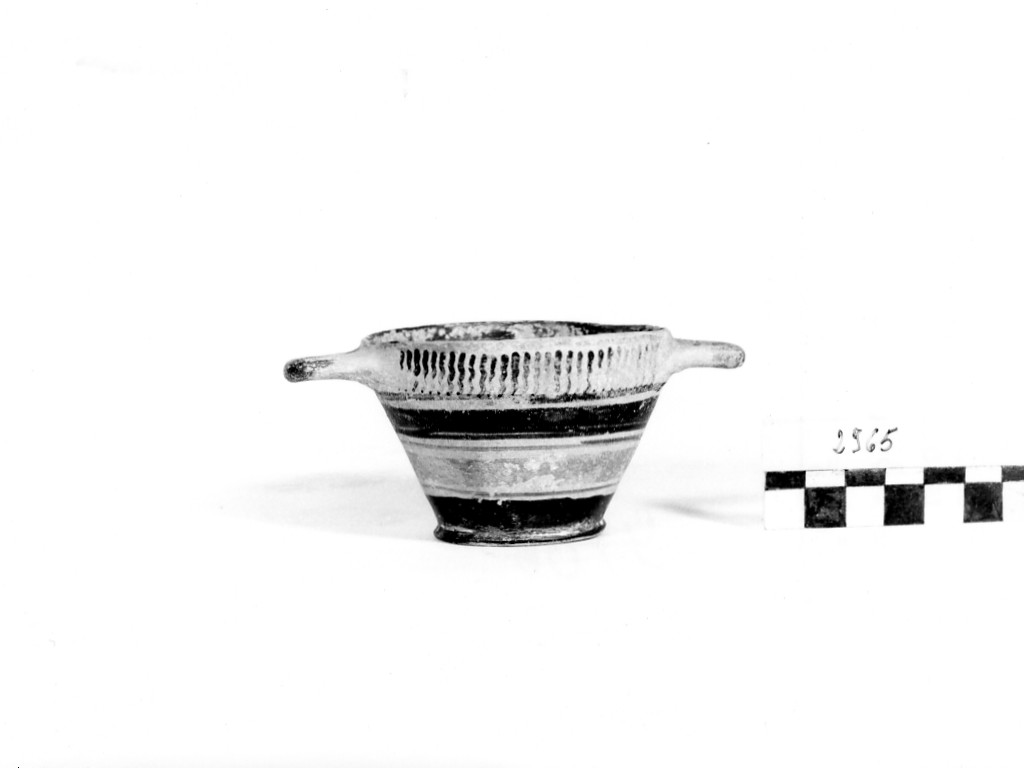 skyphos - produzione locale (seconda metà sec. VI a.C)