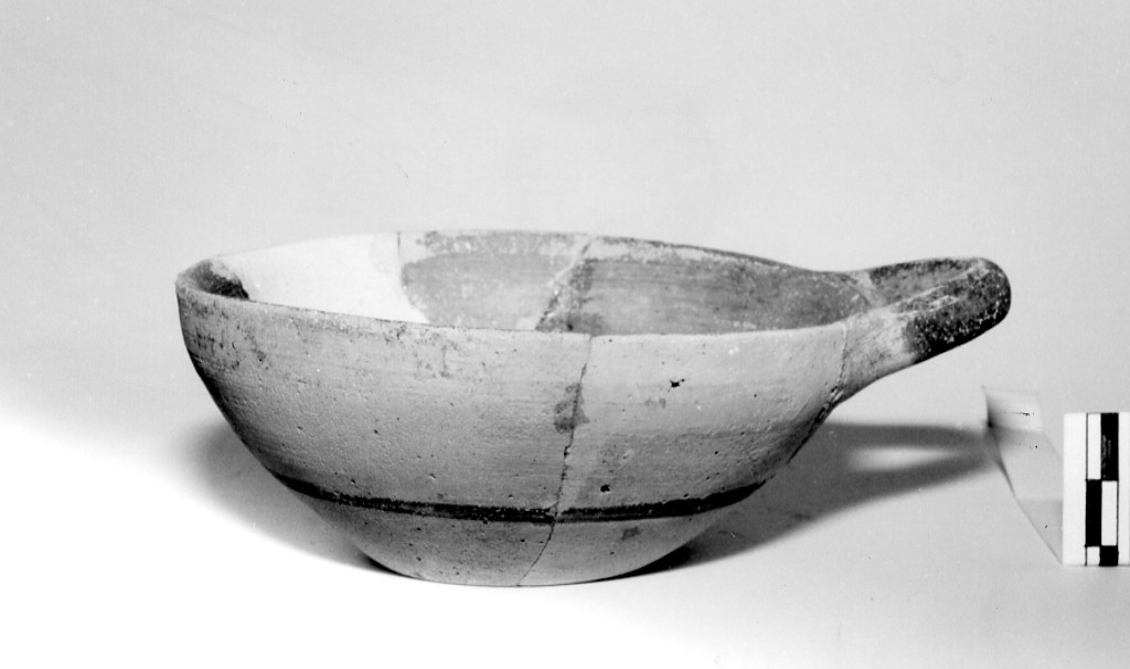 coppa monoansata, De Juliis, classe C - produzione indigena (prima metà sec. V a.C)