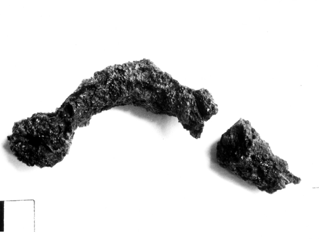 fibula ad arco semplice - produzione indigena (prima metà sec. V a.C)