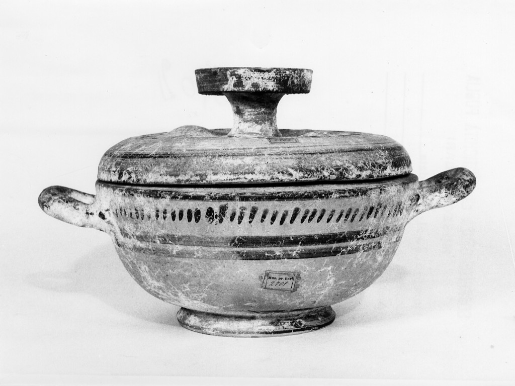 lekane con coperchio - fabbrica indigena (sec. IV a.C)