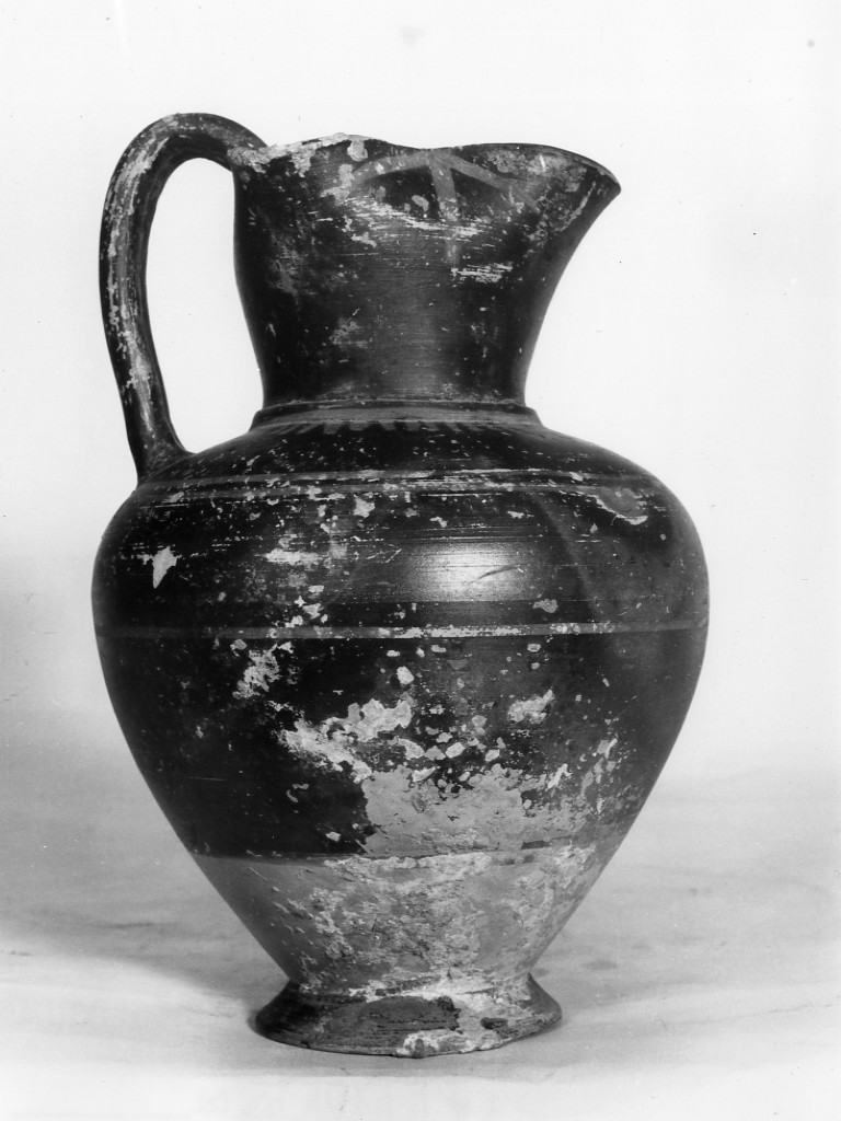 oinochoe a bocca trilobata - fabbrica peucezia (secc. V-IV a.C)