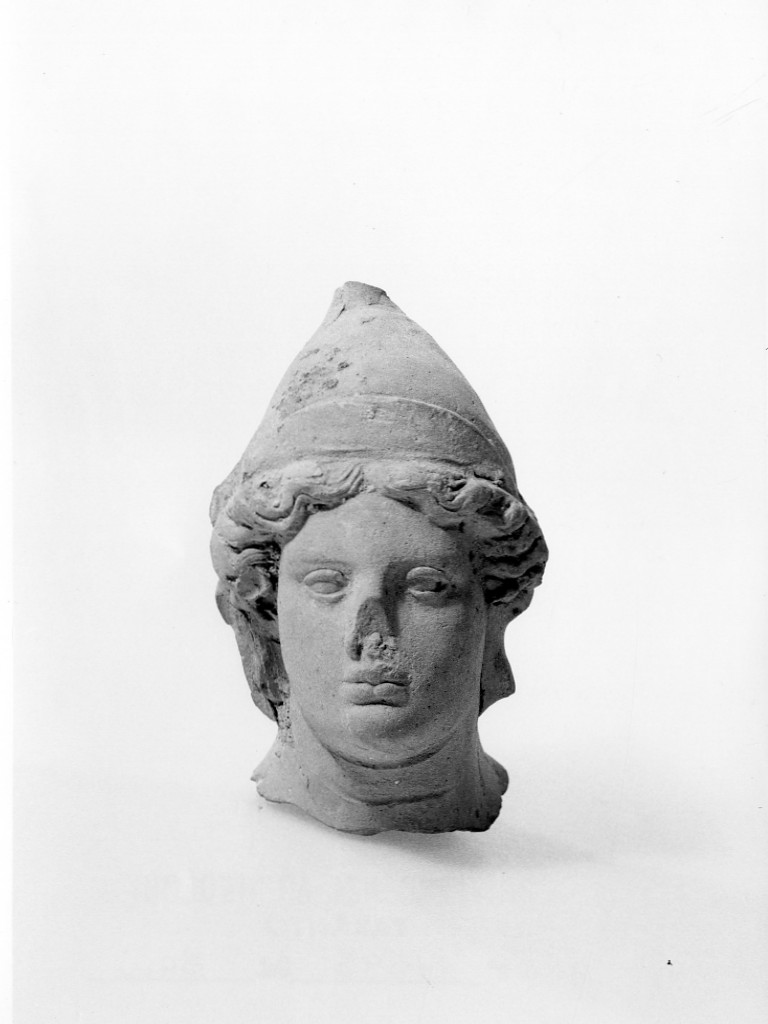 Dioscuro (?) (testa maschile) - fabbrica italiota (fine/ inizio secc. V-IV a.C)