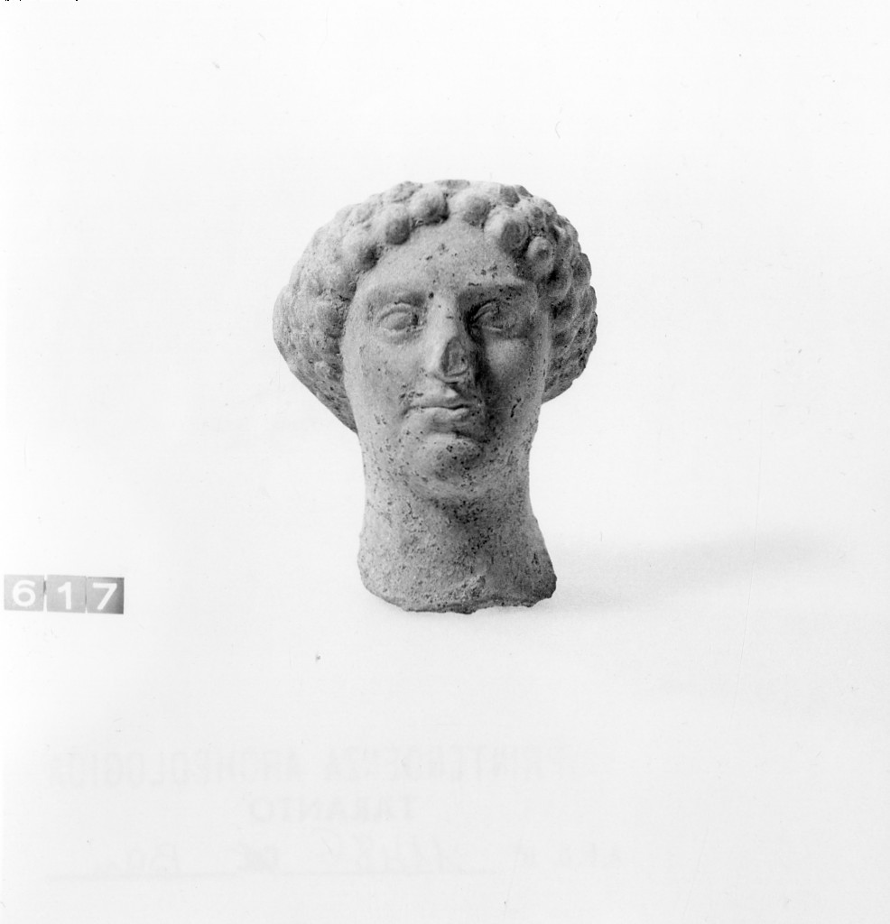 testa femminile - fabbrica italiota (sec. V a.C)