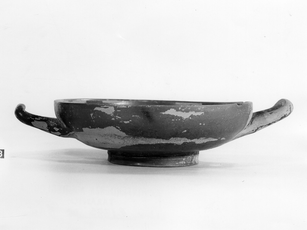 kylix - fabbrica apula (sec. IV a.C)
