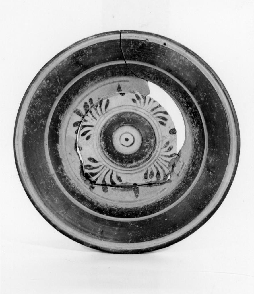 piatto - fabbrica indigena (sec. IV a.C)