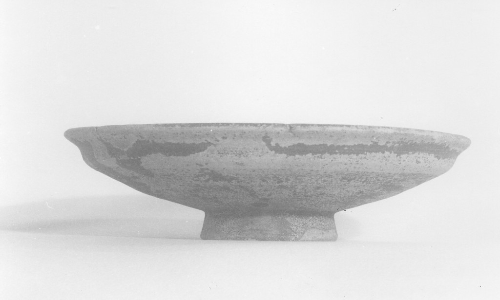 piatto - produzione apula (seconda metà sec. IV a.C)