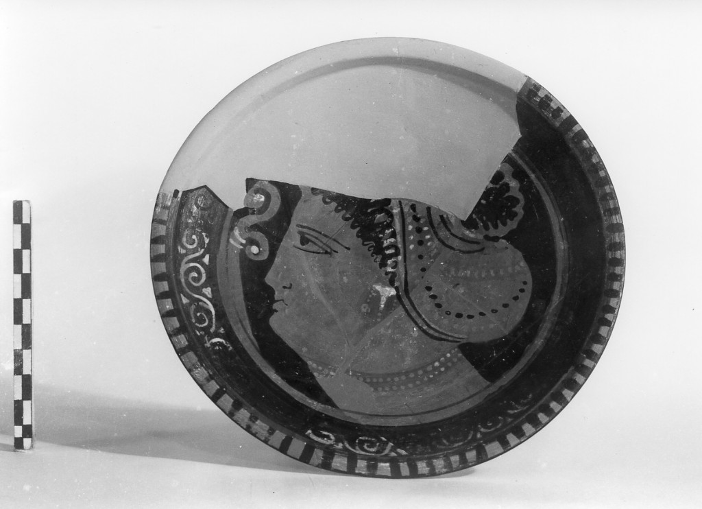 piatto - produzione apula, Gruppo Wintherthur (Trendall) (sec. IV a.C)