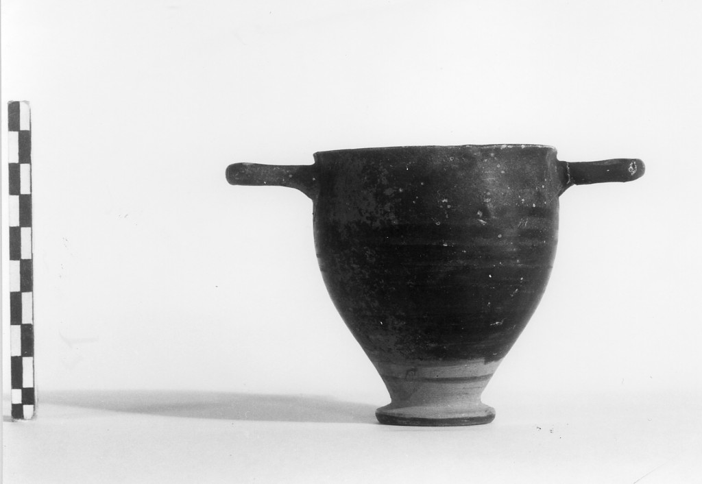 skyphos - produzione apula (sec. IV a.C)