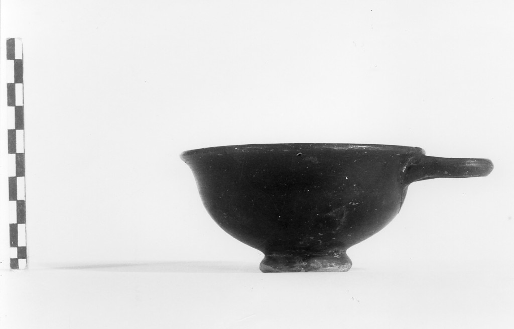 coppetta - produzione apula (sec. IV a.C)