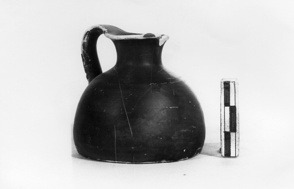 lekythos aryballica - fabbrica apula (terzo quarto sec. IV a.C)