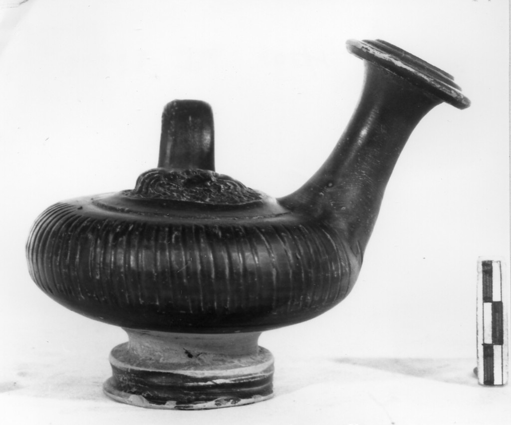 guttus - fabbrica apula (terzo quarto sec. IV a.C)