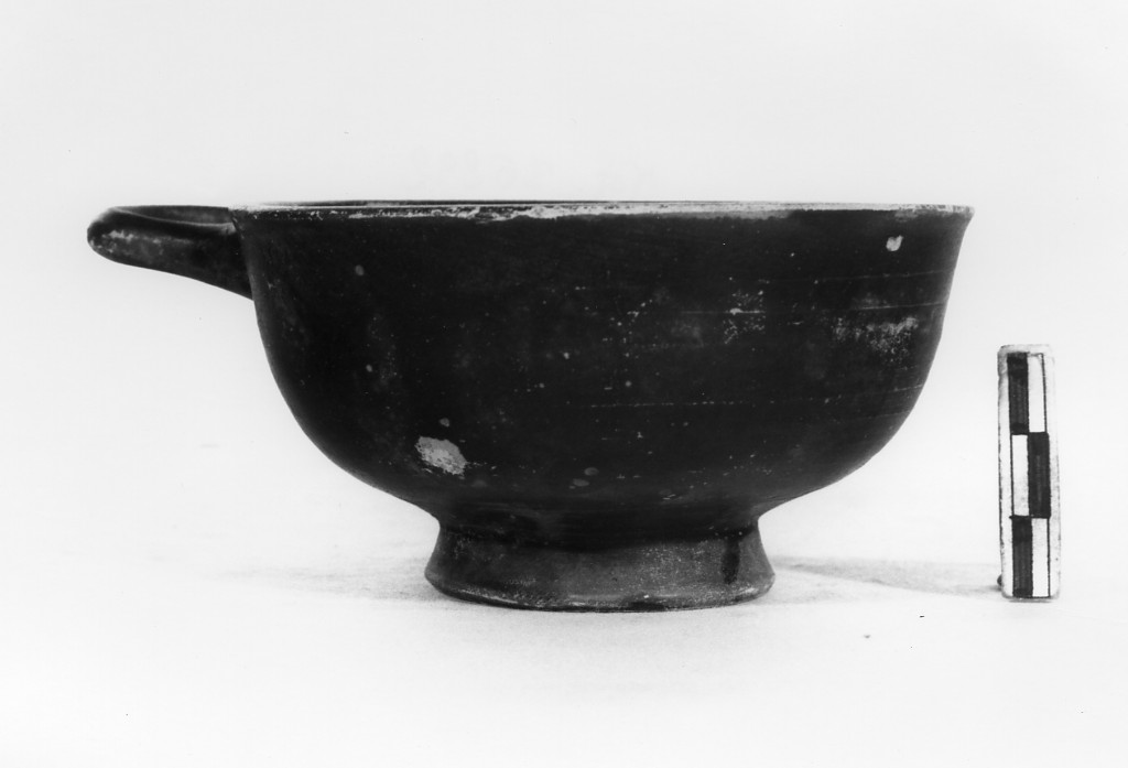 coppetta - fabbrica apula (terzo quarto sec. IV a.C)